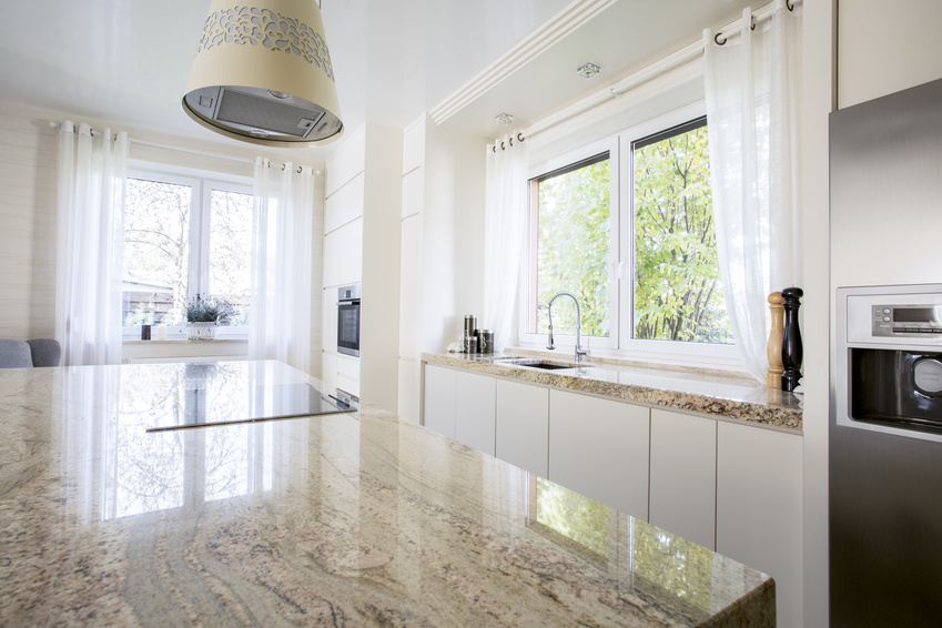 Cómo fregar el mármol en casa sin dañar tus muebles de cocina o baño