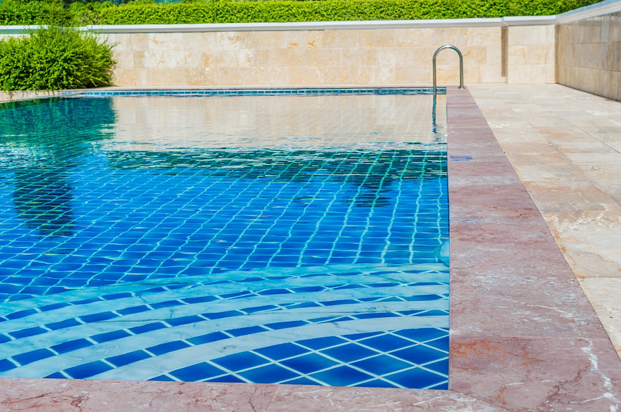 ¿Cuánto cuesta el mantenimiento de piscinas comunitarias?